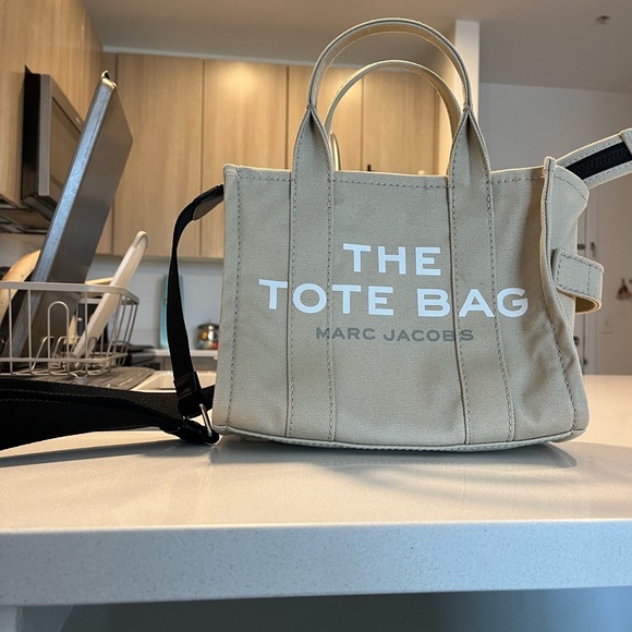 Marc Jacobs Handbags - Marc Jacobs Beige Tote Bag